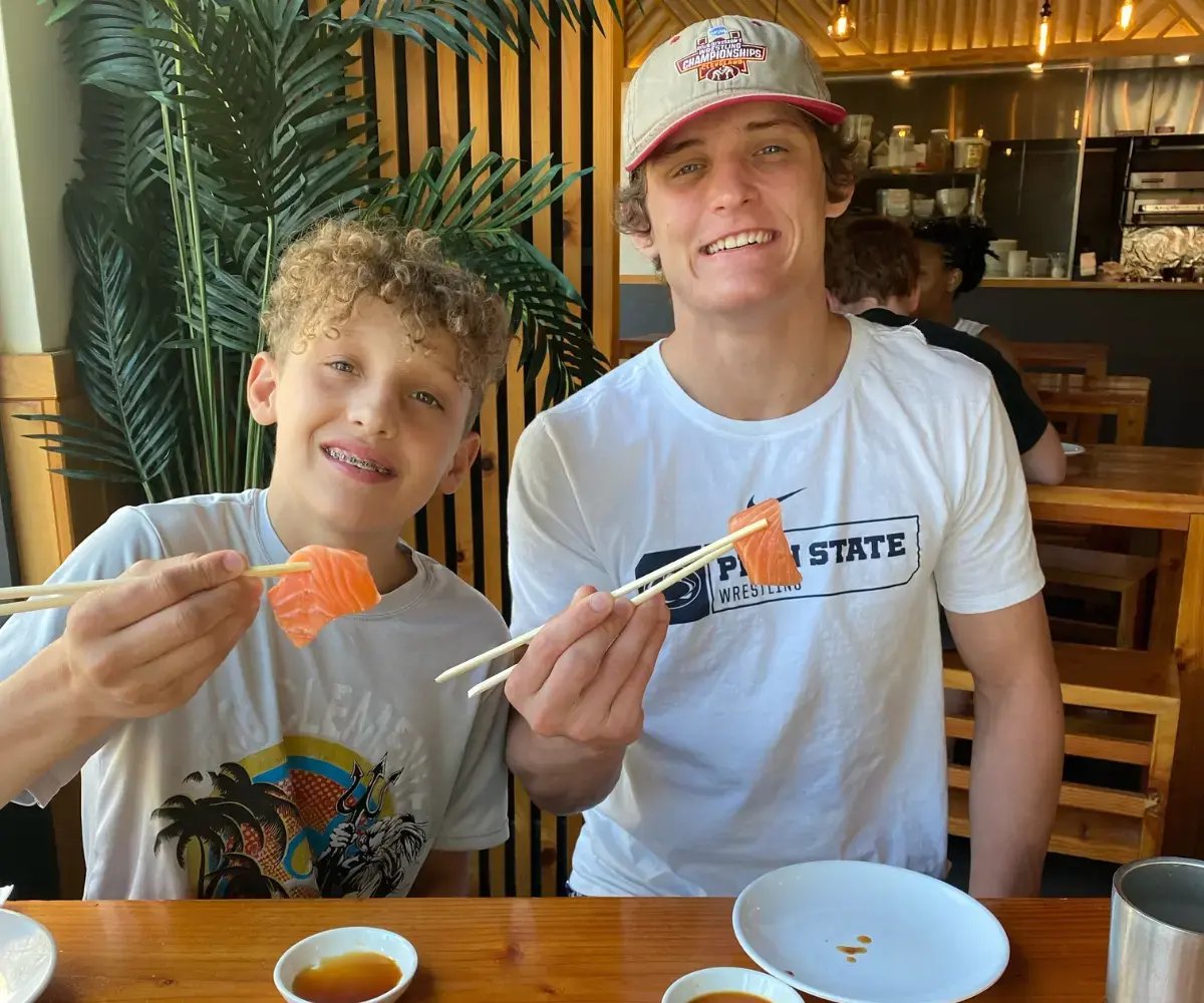 Mac and Marcello_Eating in Hawaii